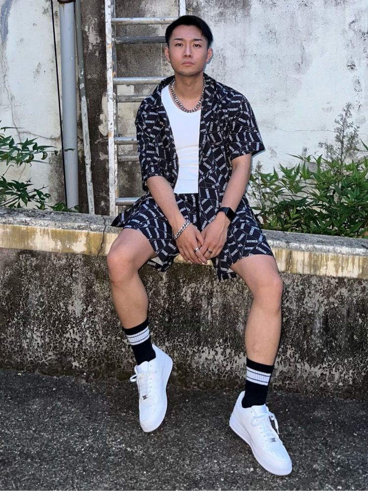 黒シャツセットアップで垢ぬけコーデ