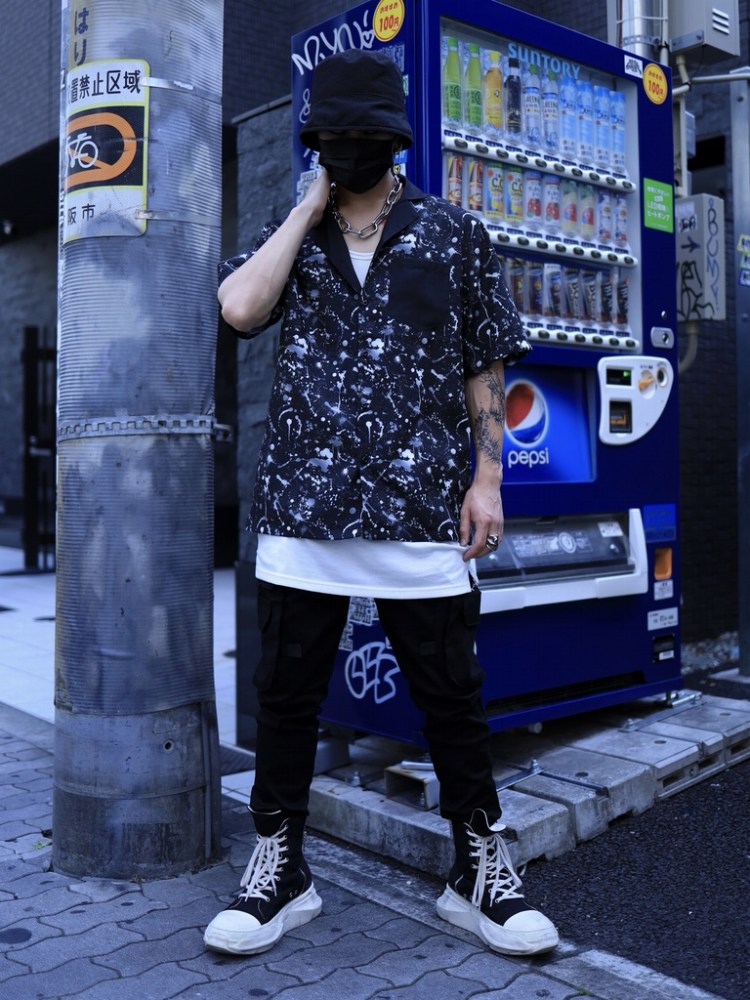 黒の持つ謎めきコーデに