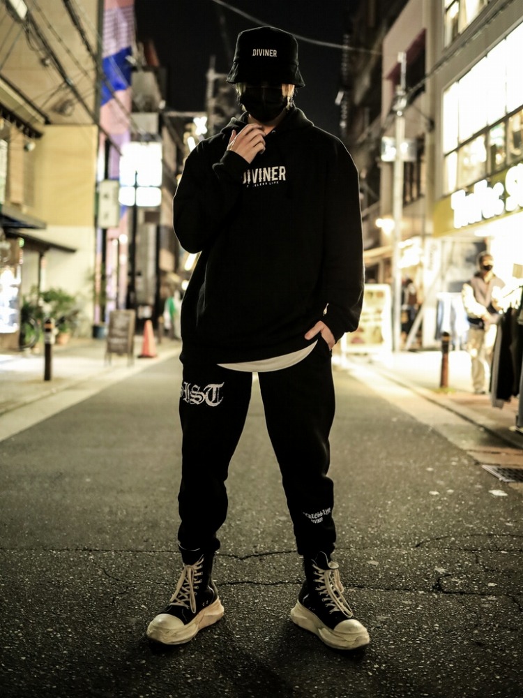 ブーツと合わせてイマドキストリートコーデ
            