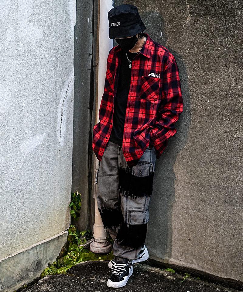 シャツを羽織って動きのあるスタイル