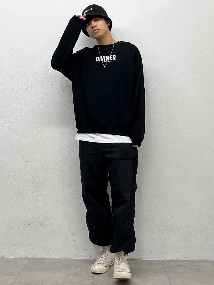 チャックテイラーで韓国ストリートに