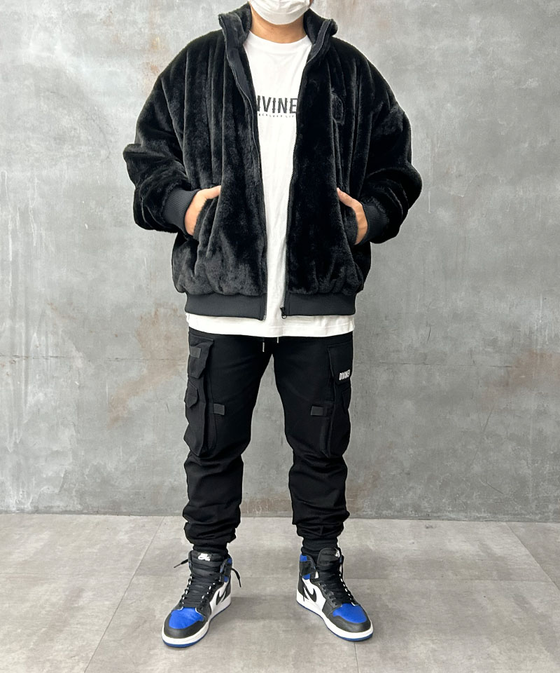 ファーブルゾンで視線集中！黒ジョガーで作るストリートコーデ