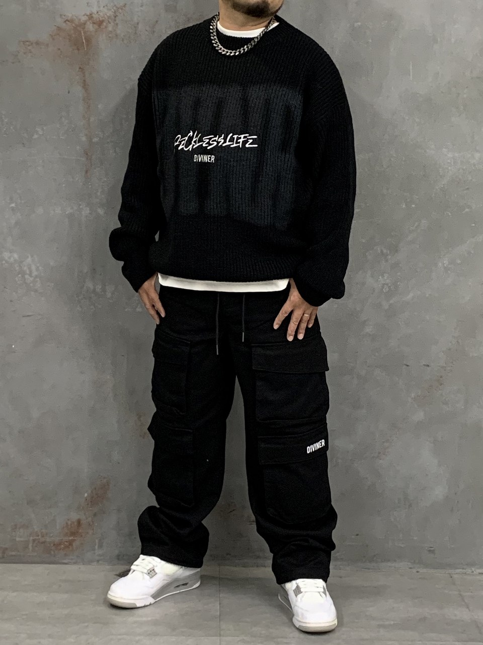 黒ニットで作る無骨スタイル