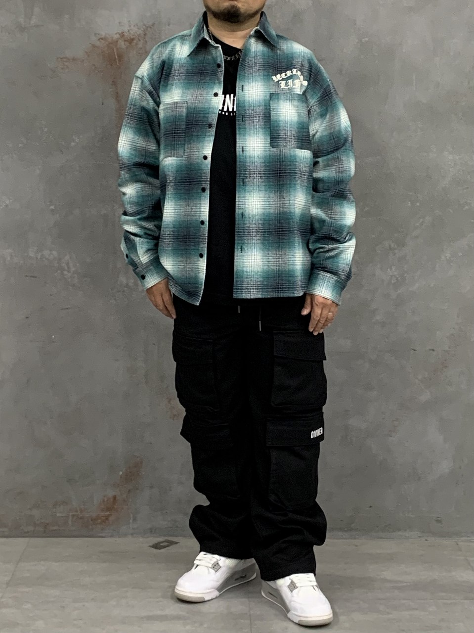 グリーンを差し色に使ったハイセンスコーデ