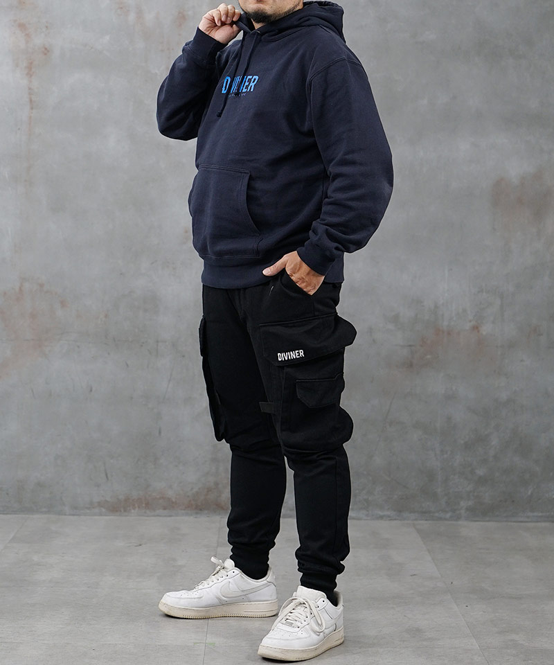 ネイビーでストリートの中に清潔感を