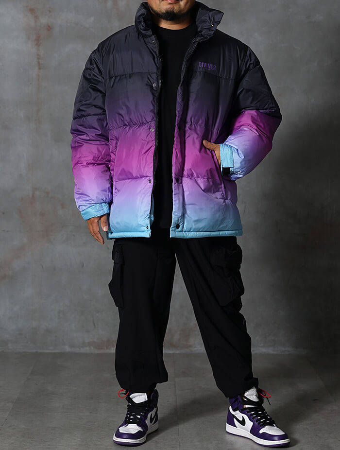 遊び心あるアウターで余裕を演出