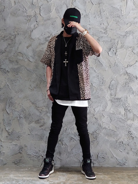 アニマル柄を渋く大人っぽく