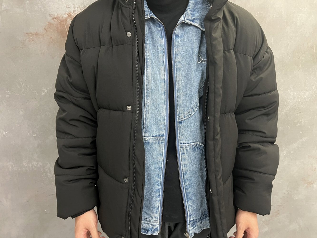 サイズ感次第でアウターのインナーとして着用可能