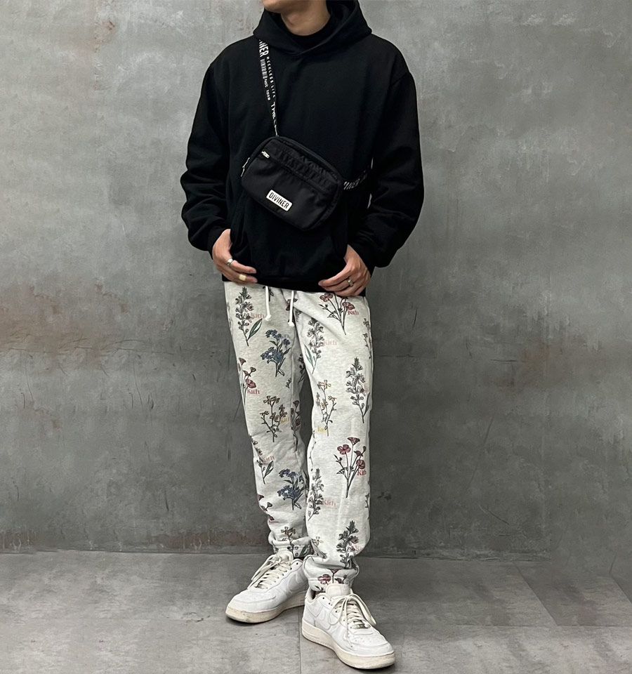 柄スウェットパンツを主役に