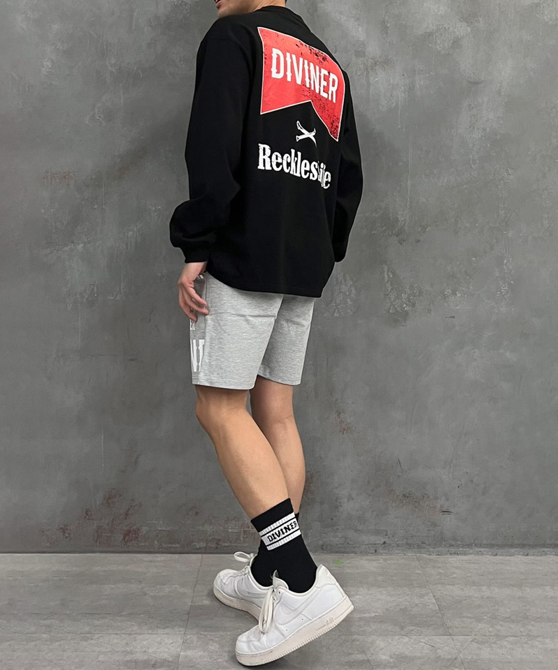 1-4.グレー短パン×バックプリントロンT