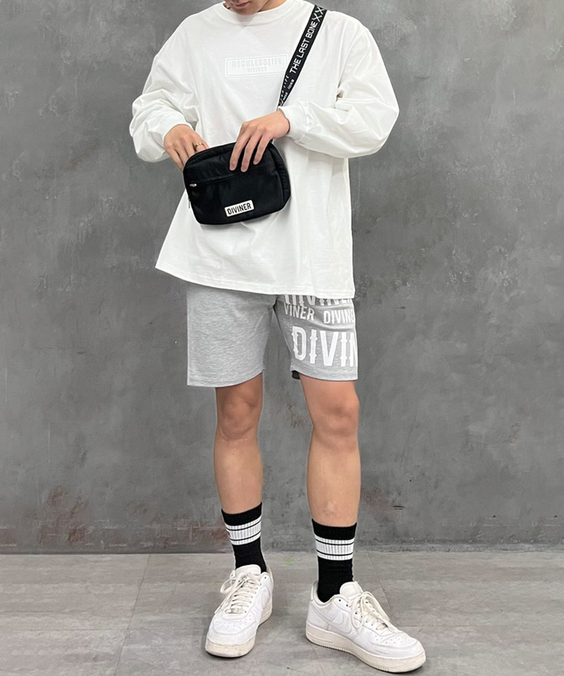 休日の軽やかお出かけコーデ