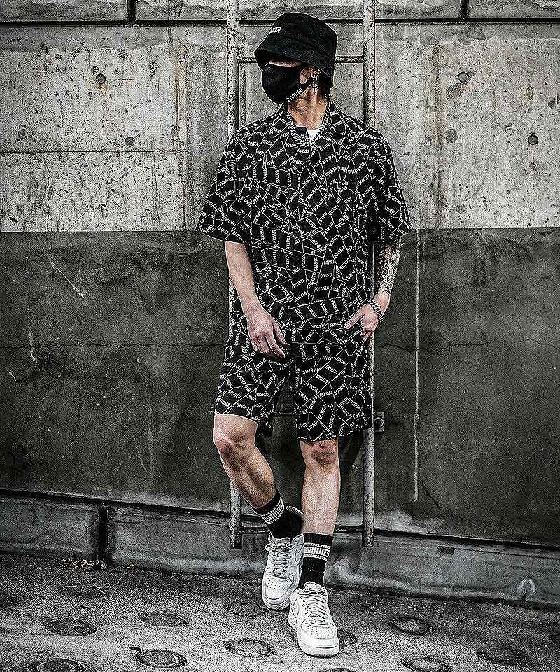 総柄セットアップでリゾート風に