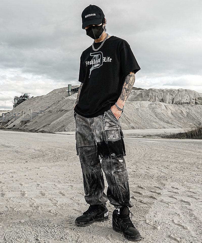 リーフグラフィック×ピンクロゴ！色彩で個性を放つHIPHOPコーデ