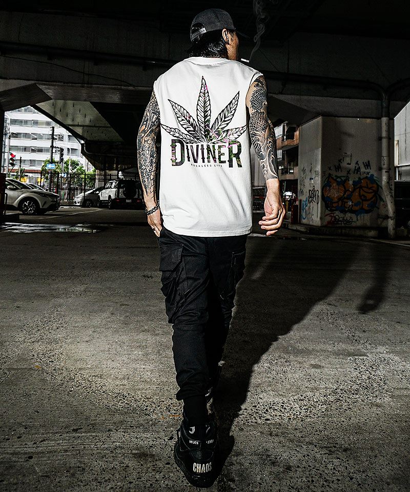 ノースリーブ×カーゴジョガーパンツのメリハリコーデ