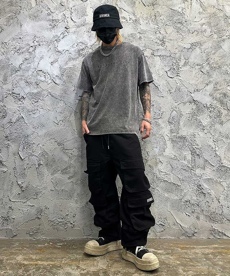 ヴィンテージTシャツ×カーゴパンツで作る無骨ストリートスタイル