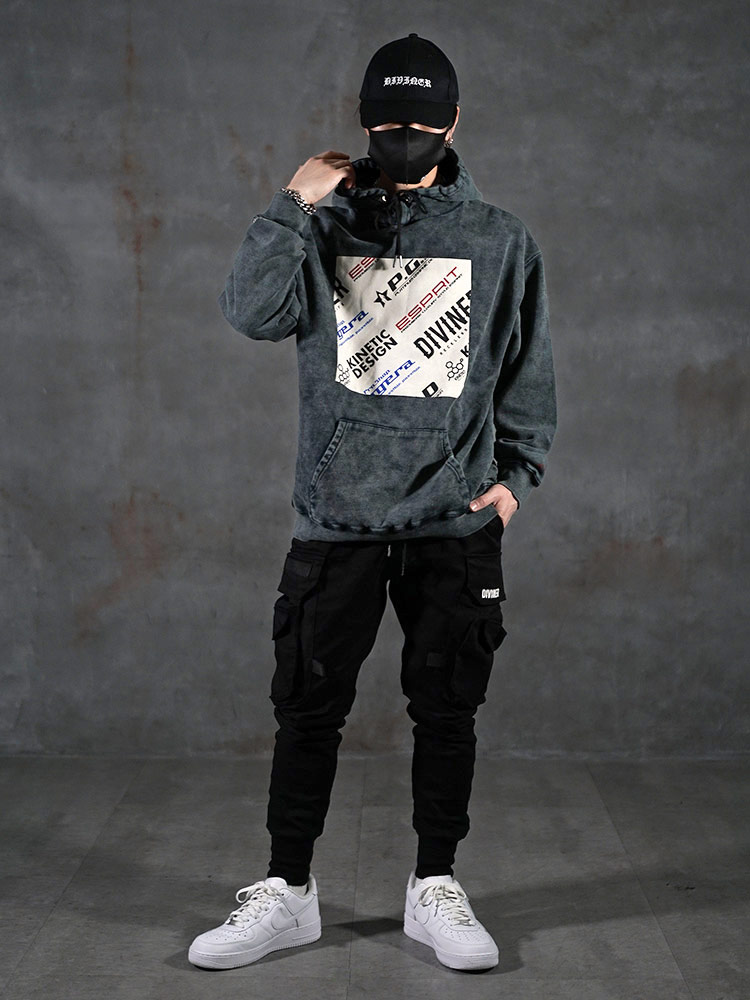 別カラーの紐でこなれ感を演出