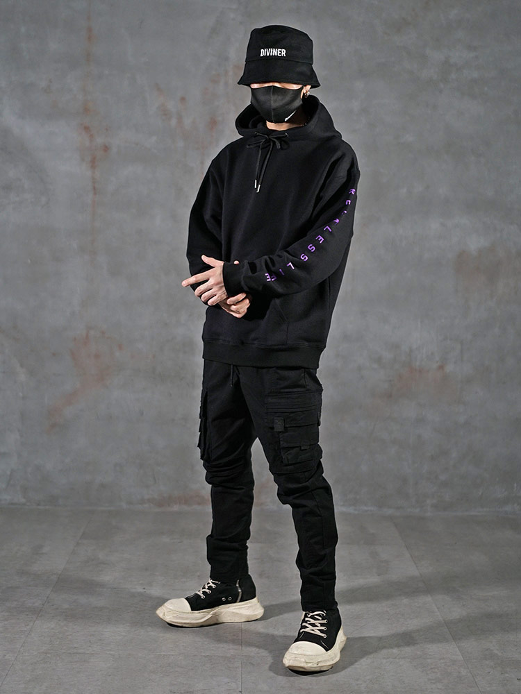 袖プリントを魅せる