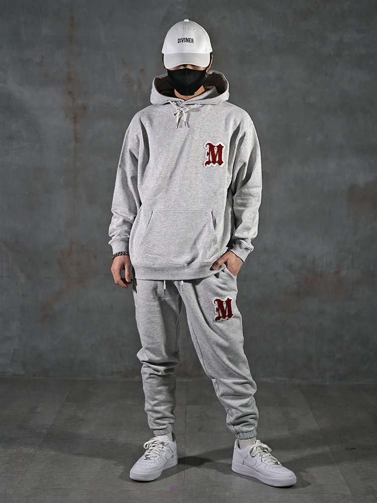 グレーセットアップで上級ラフコーデ