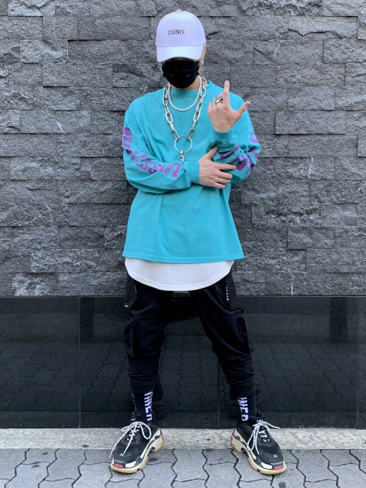 青コーデで清潔感とメリハリを！