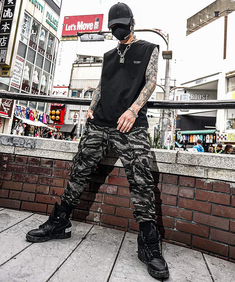 個性派ストリートを極める、大麻デザイン×カモ柄コーデ