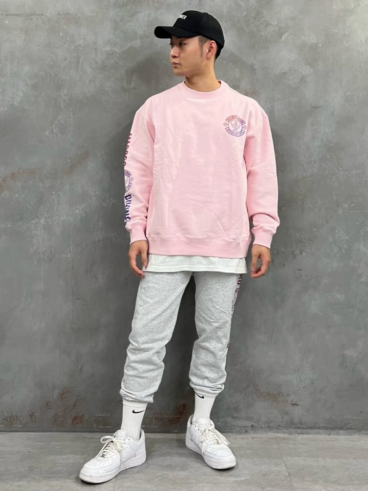 ペールトーンで優し気な印象を