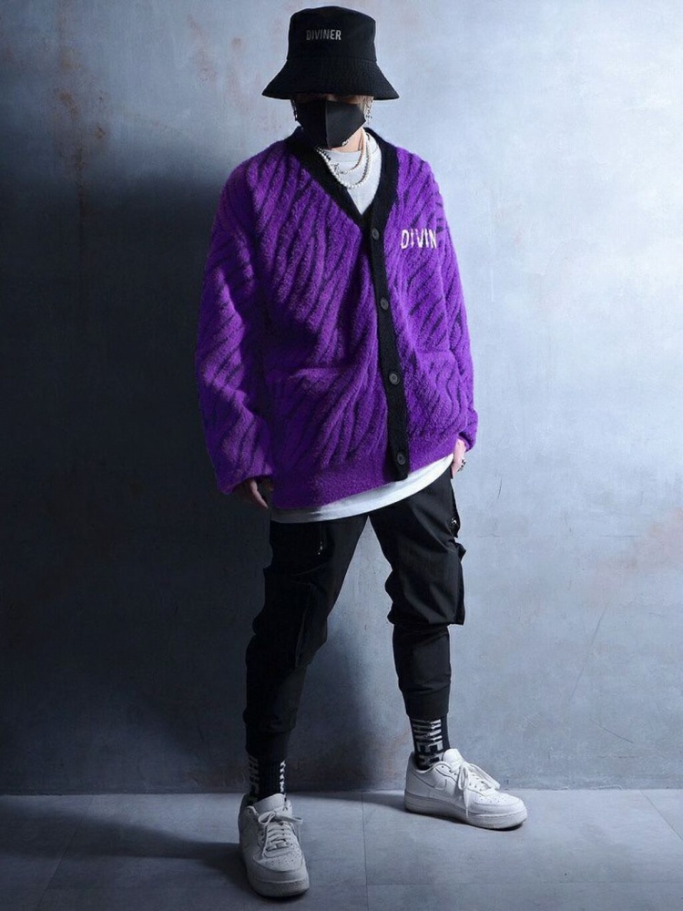 派手アイテムにはモノトーン