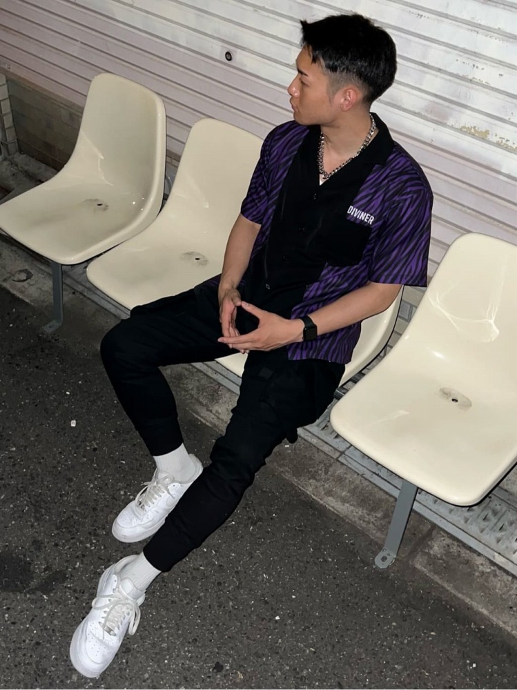 紫×ゼブラ柄でストリートコーデ