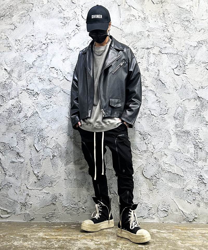 ライトグレーで抜け感を出すメンズストリートコーデ