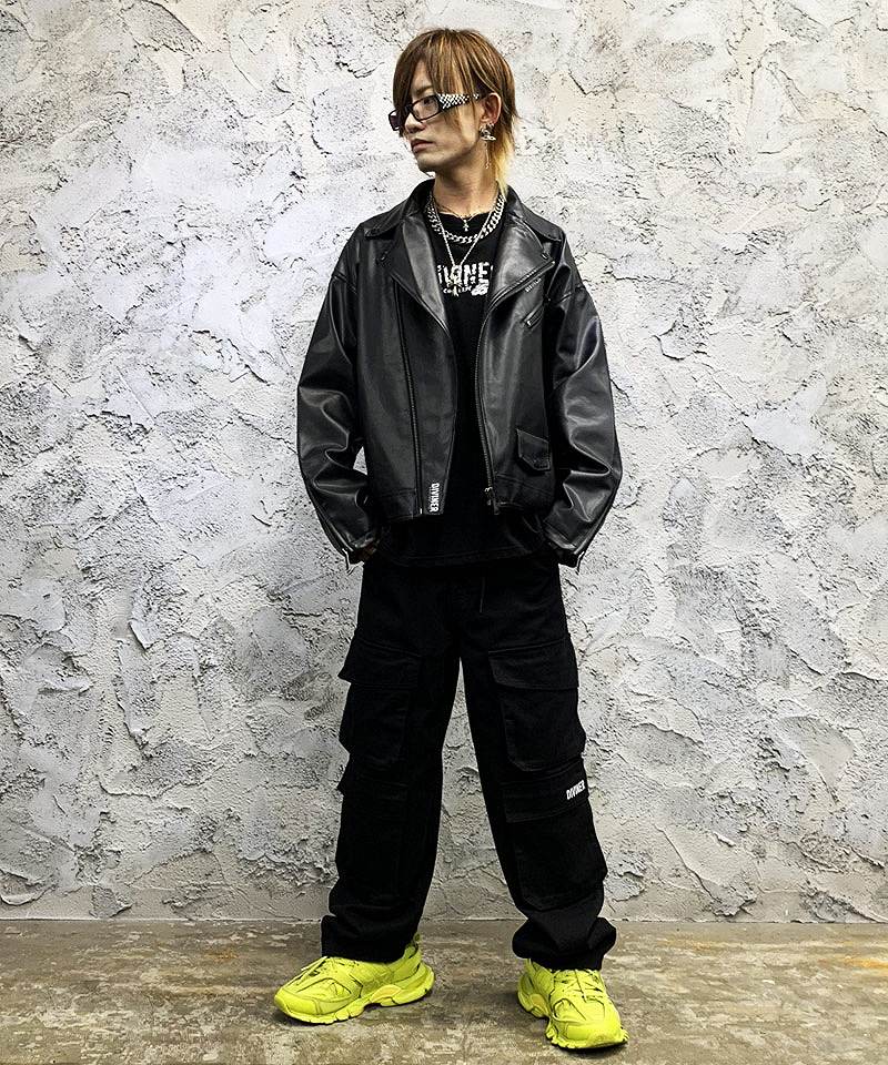 ロゴTで個性を出すストリート系コーデ