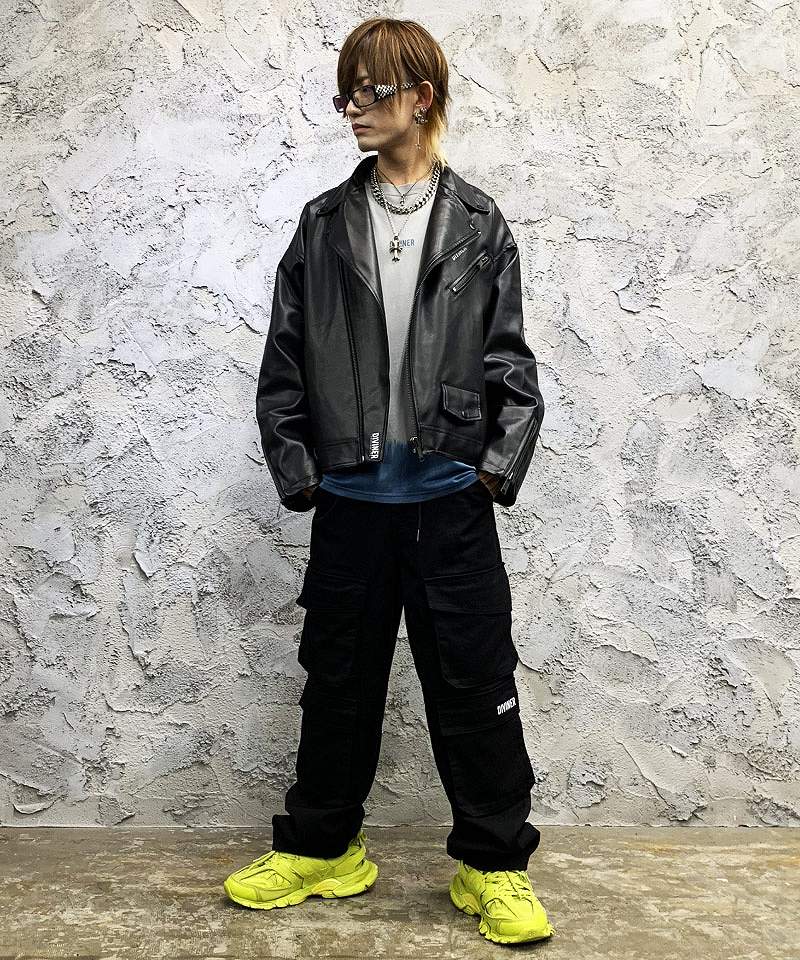 2色レイヤードで奥行きを出すストリートコーデ