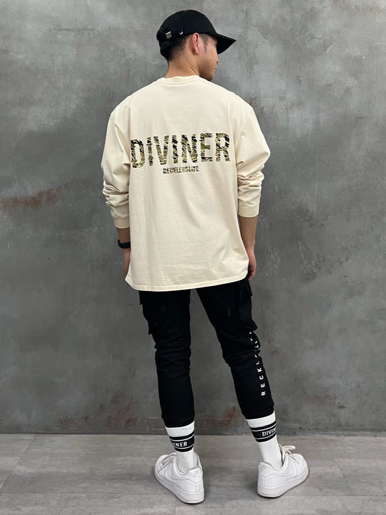 細身のパンツと合わせて