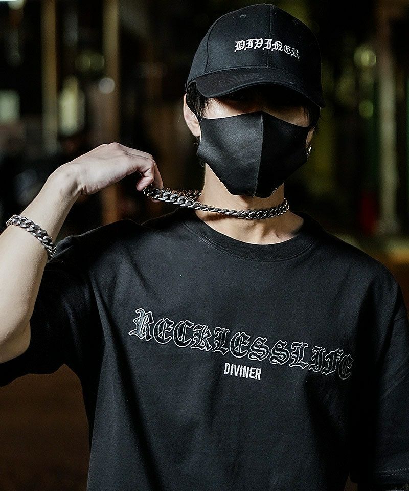 新品タグ付き　エストネーション　ビッグカラーツィーディーブラウス　ブラック Black Letter】TEE（ブラック） トップス Tシャツ ｜【公式】DIVINER