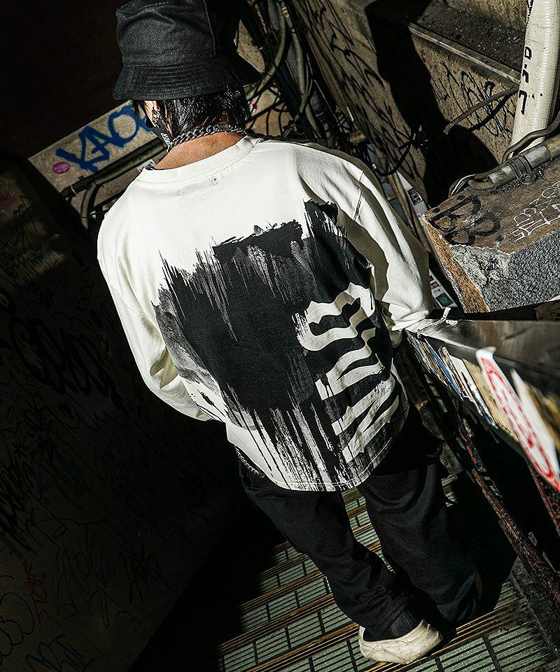 Dripped Spray Logo L/TEE（オフホワイト） トップス｜【公式】DIVINER