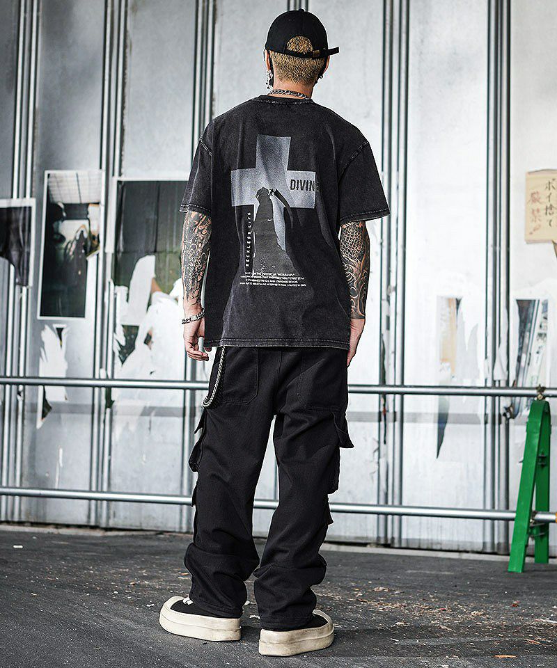 巨大クロス×死神グラフィック！加工感で差をつけるHIPHOPコーデ