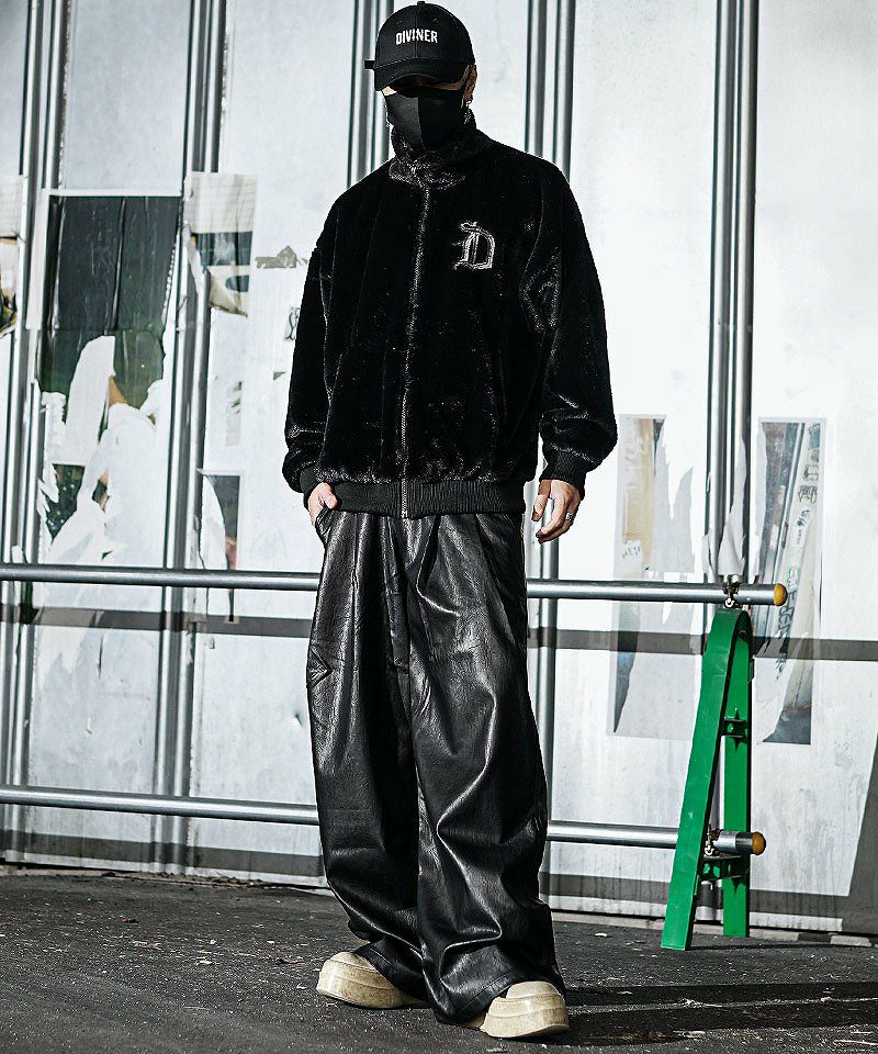 全身真っ黒なコーデ