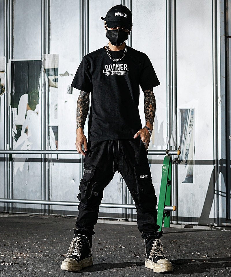 ボックスロゴT×カーゴジョガーで作る、ストリート映え抜群のアーバンHIPHOPスタイル