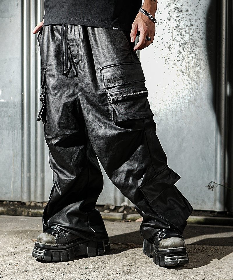 Leather Coated Wide Cargo Pants ボトムス｜【公式】DIVINER